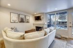 Living Room - Aspen - Fifth Avenue 2 - 3 Bedroom